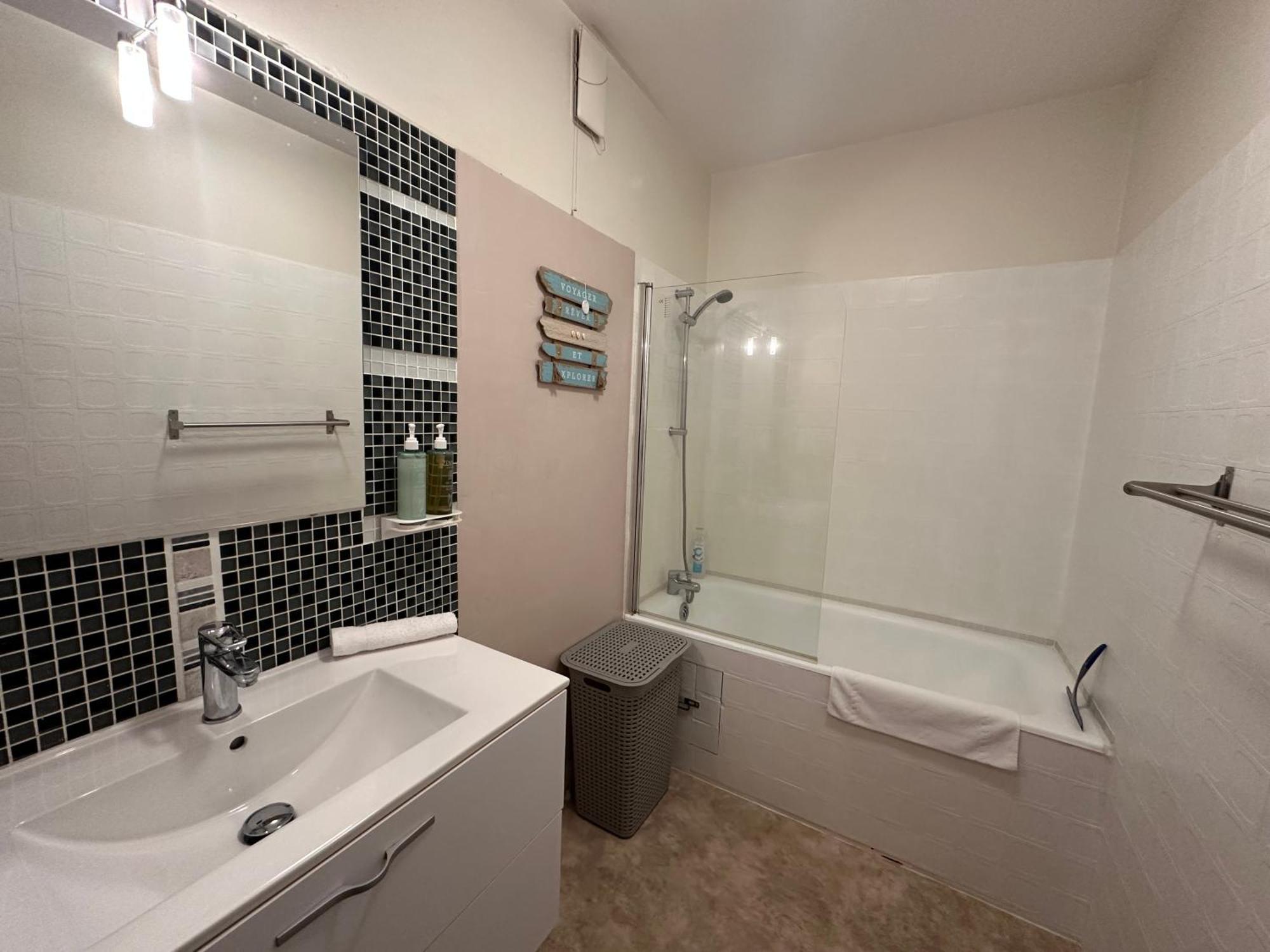 Orleans Centre Proche Gare - Appartement Fonctionnel Residence Calme Parking Prive Gratuit - Le Central Elegance Eksteriør billede